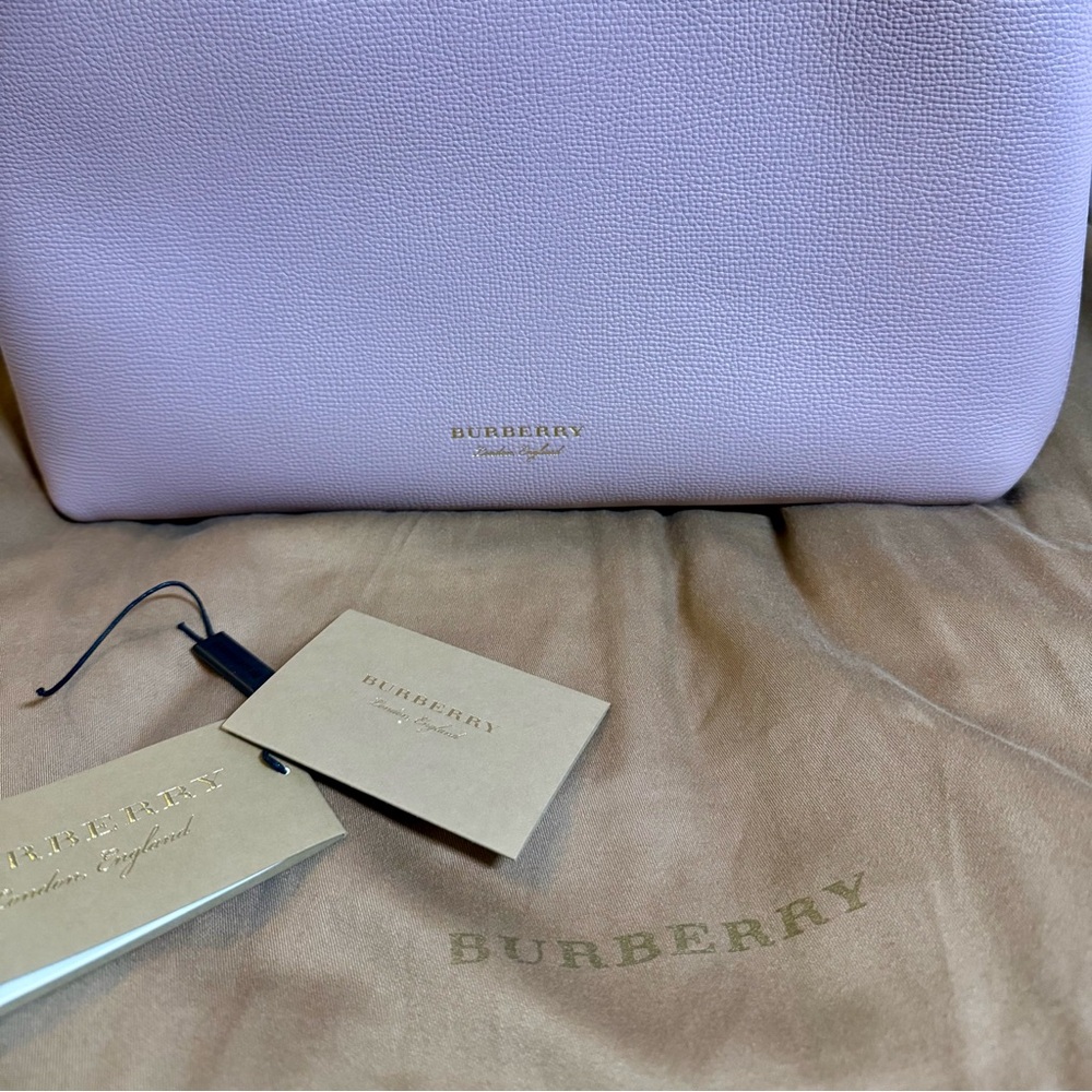 BURBERRY Derby Calfskin House Check
Medium Banner Tote Pale Orchid - Picture 9 of 9